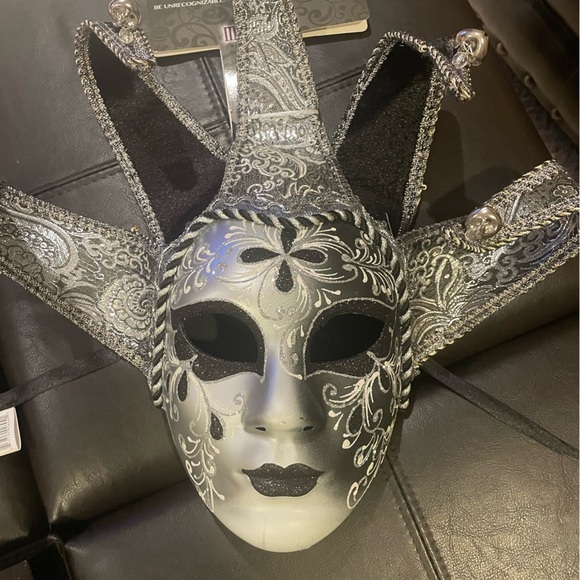 Masqarae Lady Harlequin Jester Mask - Silver & Black Glitter Venetian Style NWT - Picture 4 of 4